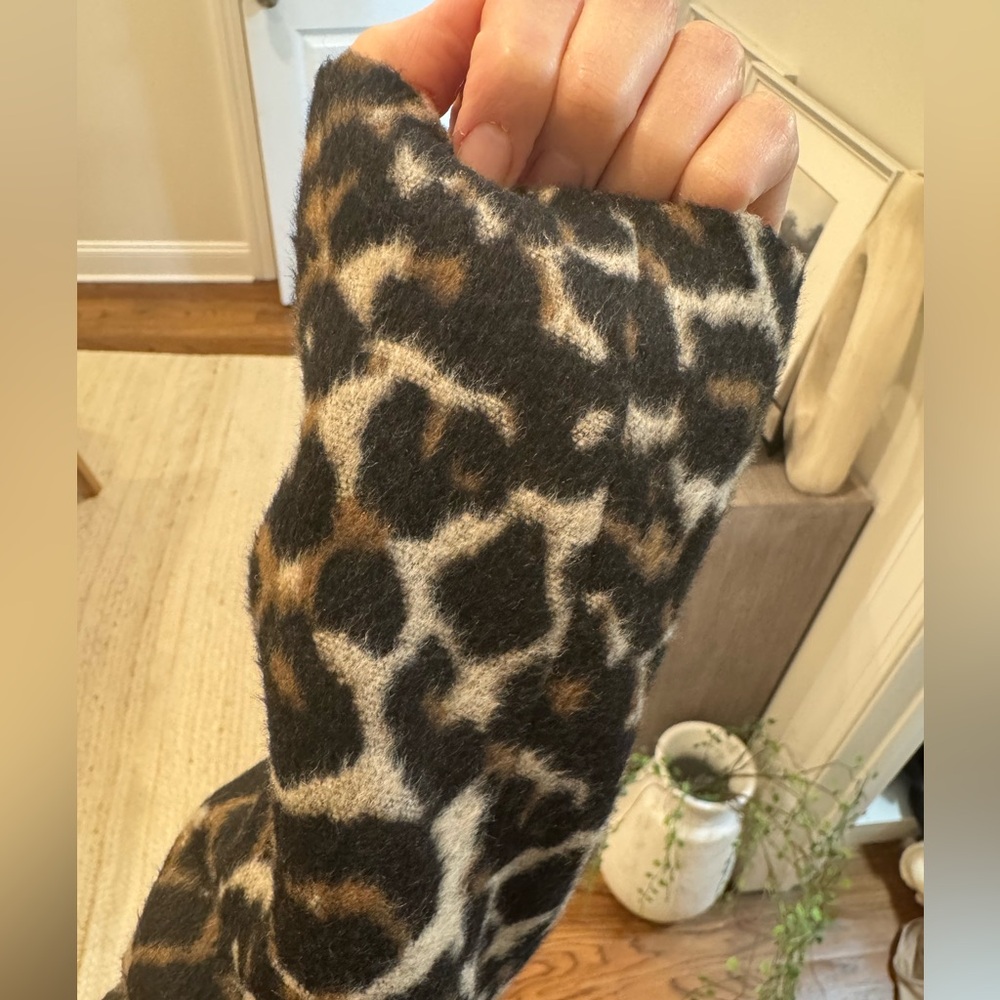 Johnston & Murphy Black and Gray Leopard Print Coat - Picture 7 of 9